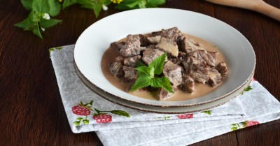 Сердце говяжье в сметаном соусе 50/50